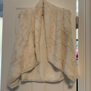 Super soft faux fur white vest! Perfect for layering